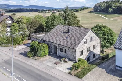 WOHNEN UND INVESTIEREN MIT WEITBLICK - GEPFLEGTES 3-FAMILIENHAUS IN AALEN-RAUENTAL